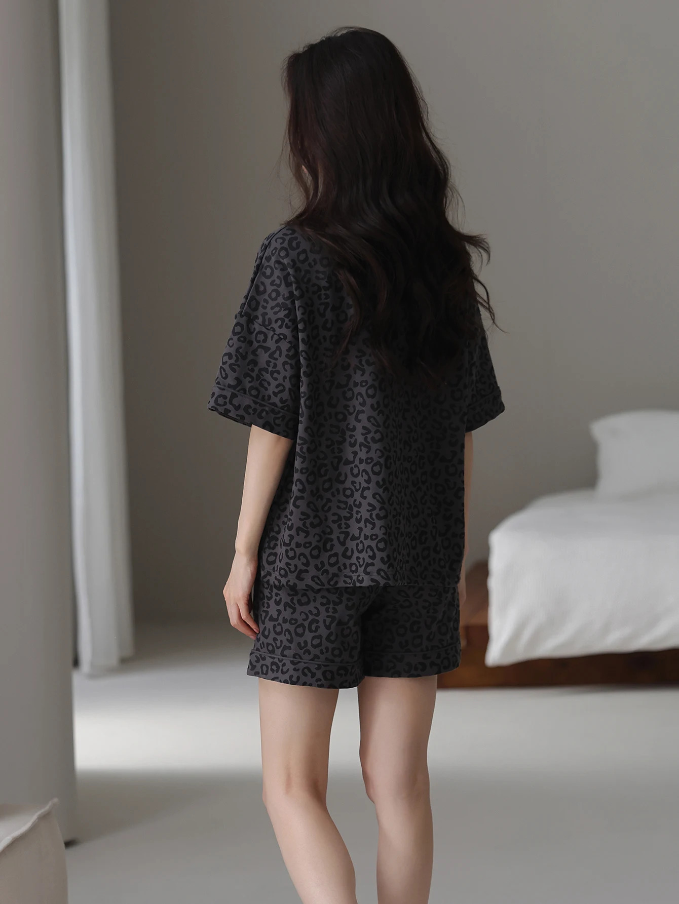 Womens Leopard Print Pajamas with Breast Pads and Flap Pocket Pantss Trendyy and Fashionable 2025 Lapel Short-Sleeved Shi 250402