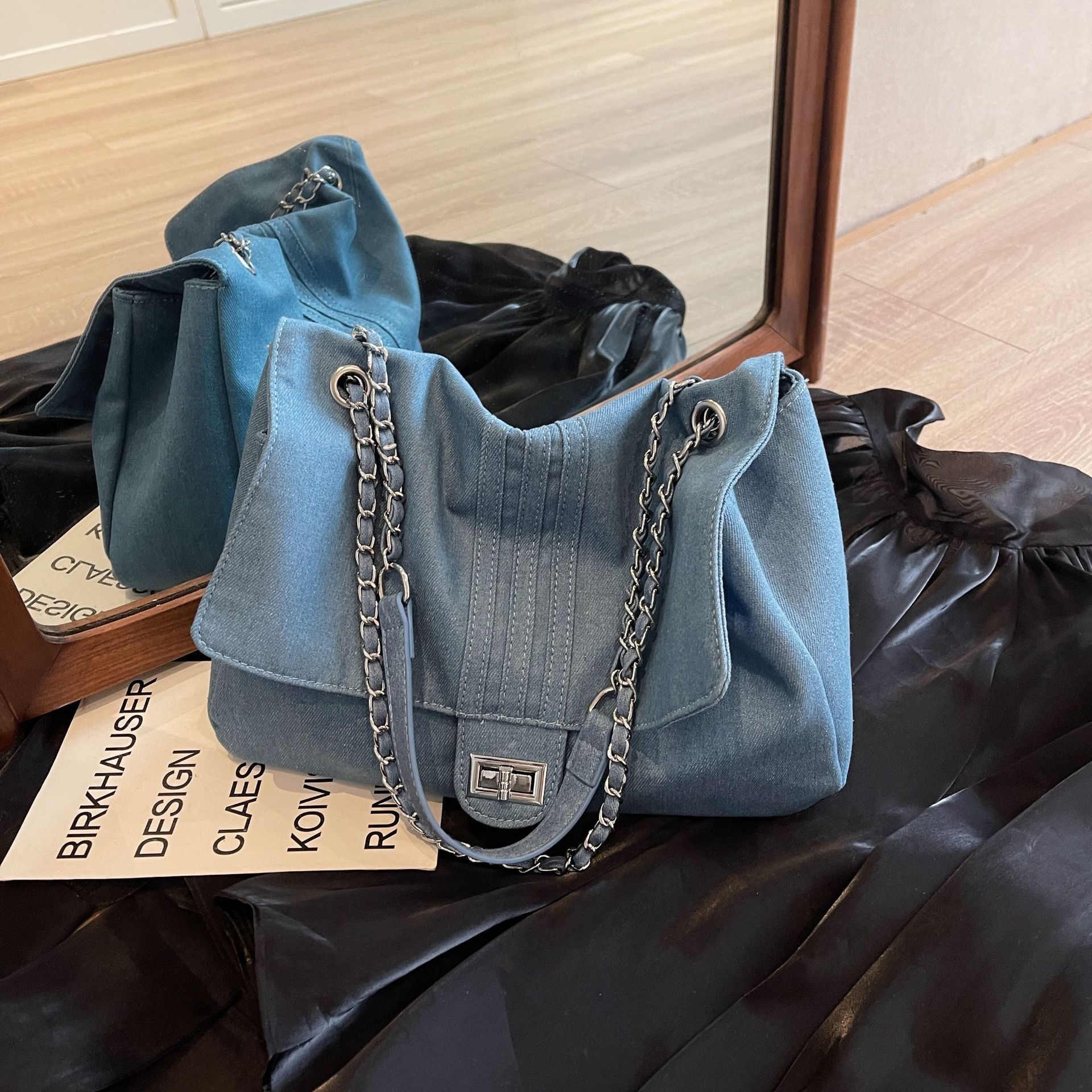 2025S Designer Women S Bag Cowboy Cloth Women New Fashionable Large Capacity Portable Shoulder With A High End Feel For Work And Commuting Tote Bag