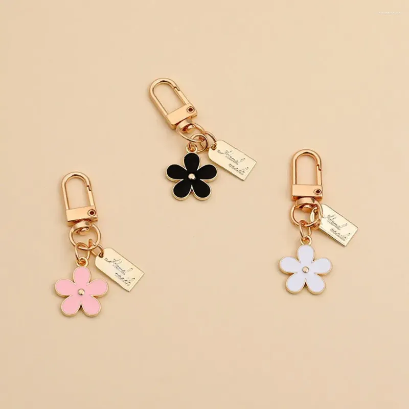 Daisy-Inspired Keychain for Bags and Cars Cute Flower Charms Ideal for Ladies' Gifts