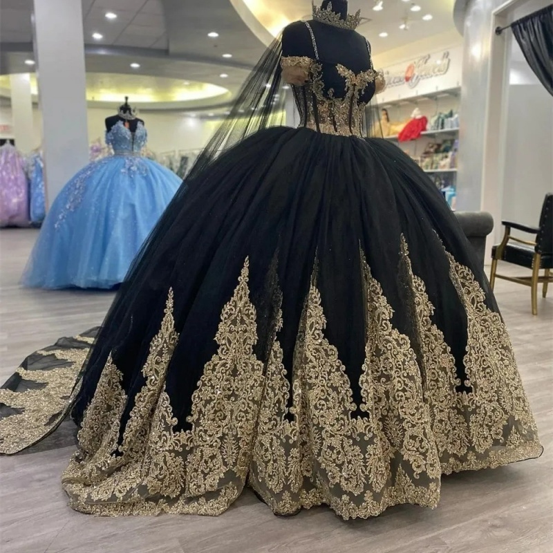Black Princess Quinceanera Dresses Off Shoulder Appliqued Lace Beads With Cape Tull Sweet 16 Dress Ball Gown Vestidos De XV 15 Anos