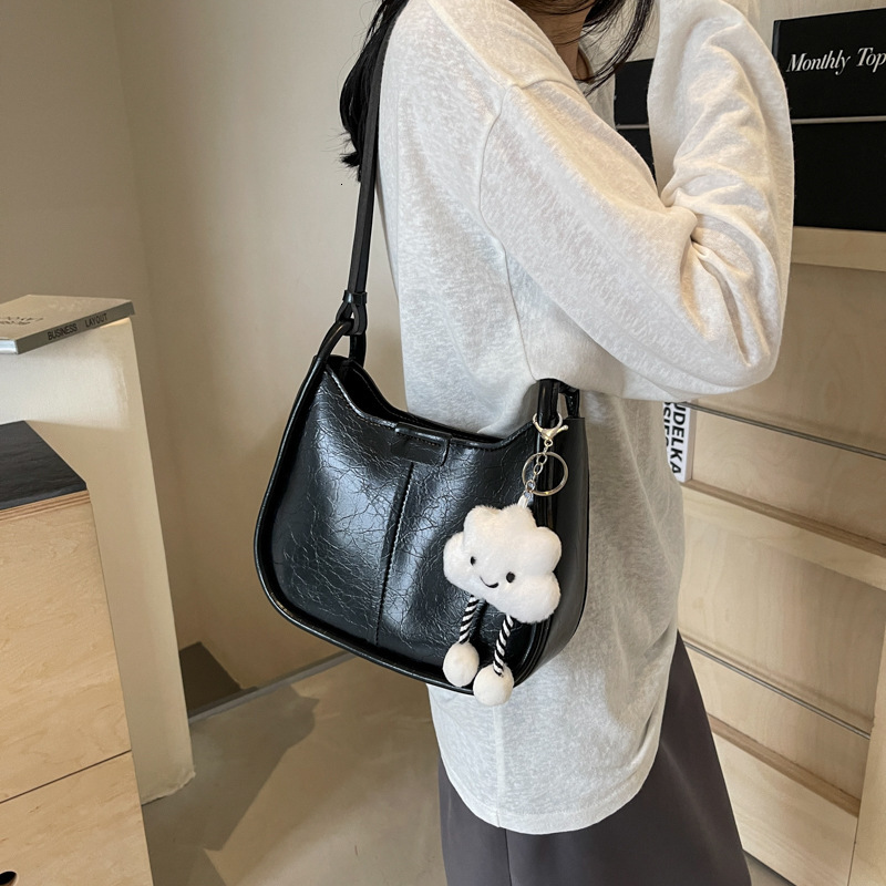 2025S Designer Women S Bag This Year S Popular Underarm New Style For Women With A Sense Of Luxury Simple Single Shoulder Commuting Casual Crossbody B