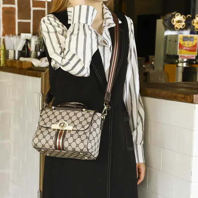 Designer Women Handbag Luxury Leather Crossbody Bag Elegant Shoulder Bag Classic Vintage FashionableW251106