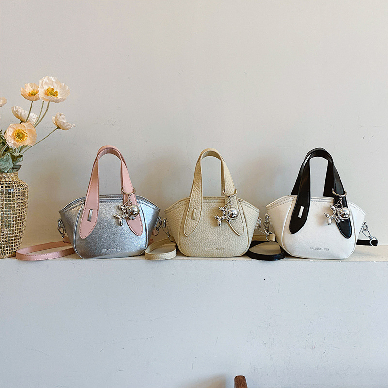 2025S Designer Women S Bag Summer New Product Fashion Niche Design Crossbody Women S Beautiful Handheld Bucket Trendy Versatile Shoulder Bag