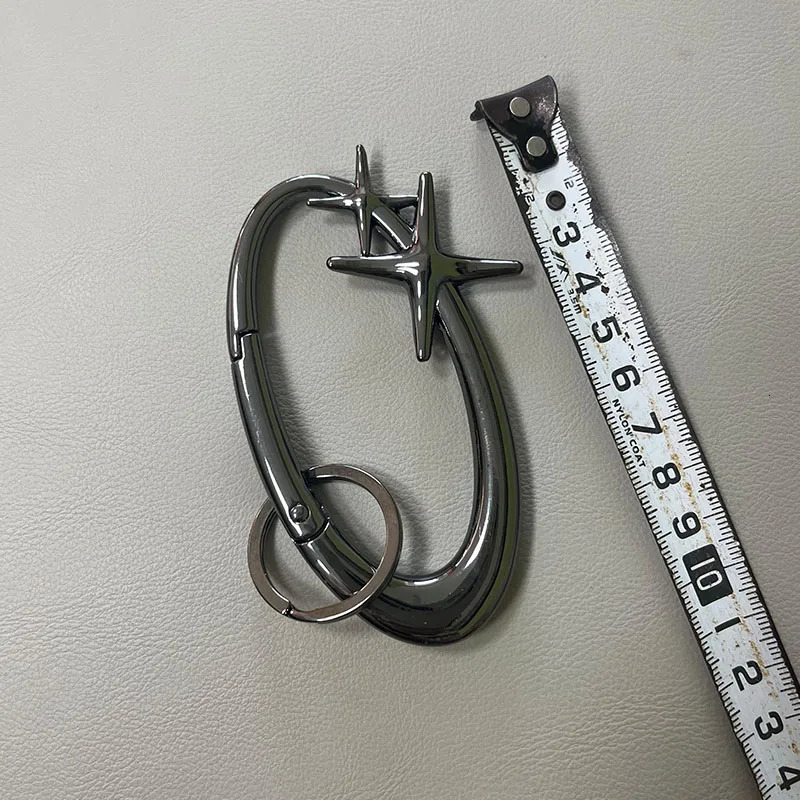 Star Essential Icon Carabiner Keychain Blackout Women Men High Quality Oval Solid Belt Buckle Unisex Couple Sliver Key Ring 251103