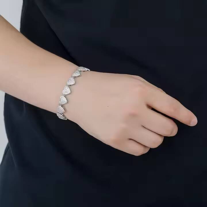 Luxury 10MM 925 Silver Moissanite Diamond Iced Hip Hop Fashion Necklace Heart Shape Clavicle Chain for Men Womens Engagement