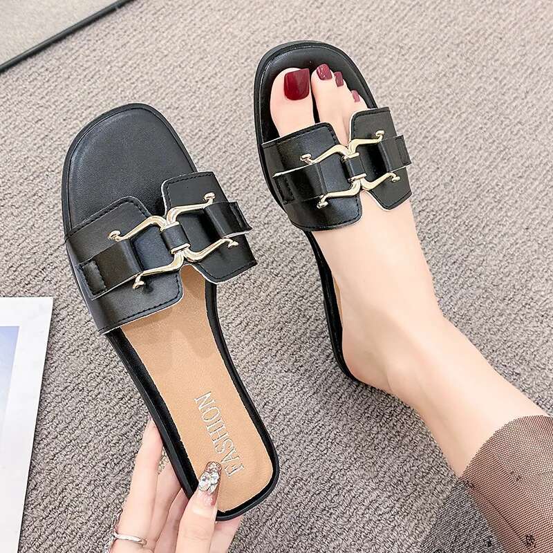 2025 New European and American Style Designer Summer Fashion Outward Flat Casual Horse Buckle Temperament A Slipper Women's Trendy Sandals1