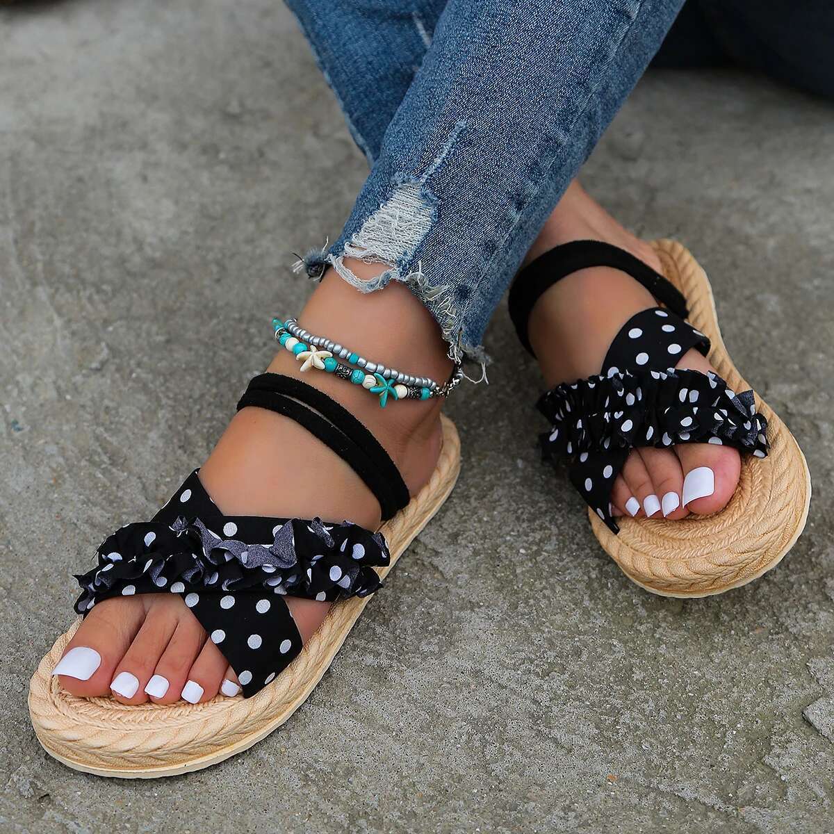 2025 Summer New Women's Anti slip and Wear resistant Strap Designer Fashion Flat Heel Sandals
