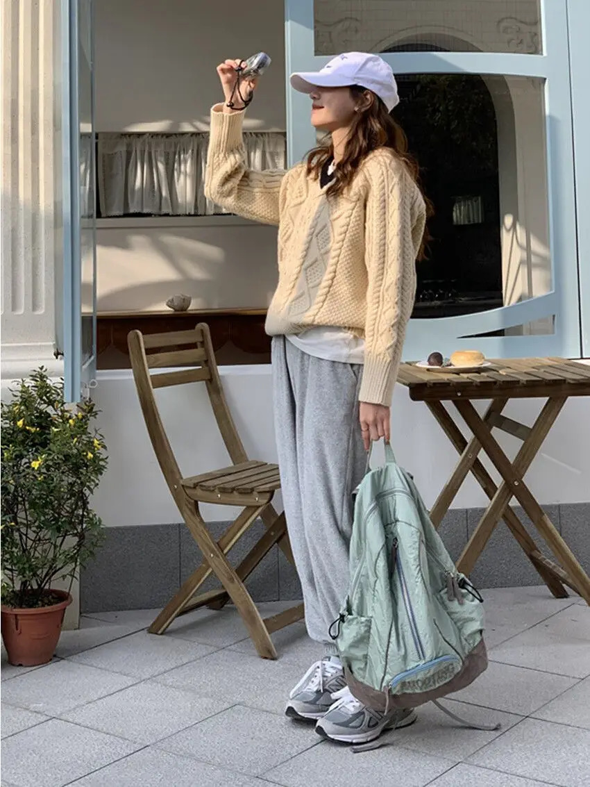 Large capacity shoulder bag student backpack casual and fashionable womens backpack waterproof nylon backpack travel bag 250402