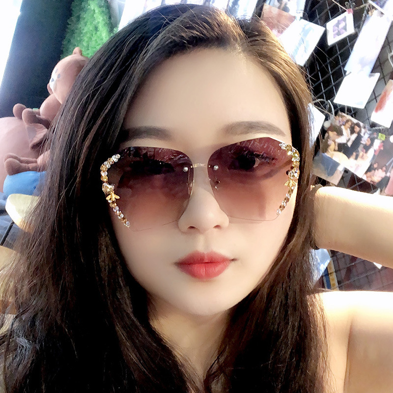 UV-Protective Women's Rhinestone Bee Eyewear - Large Frame Fashion Glasses