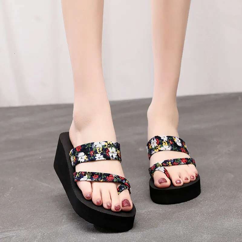 2025 Summer New Toe Protective Slippers Women's Shoes 2.1-inch Slope Heel Designer Fashion Sandals Beach Slippers Comfortable