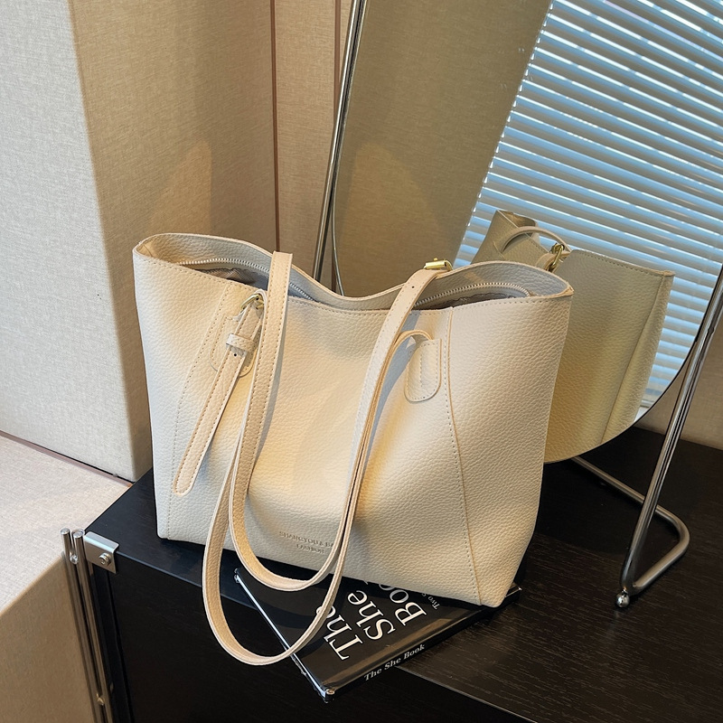 New fashion bag women's large capacity soft surface women's bag foreign texture small public Tote shoulder bag 2025s hot