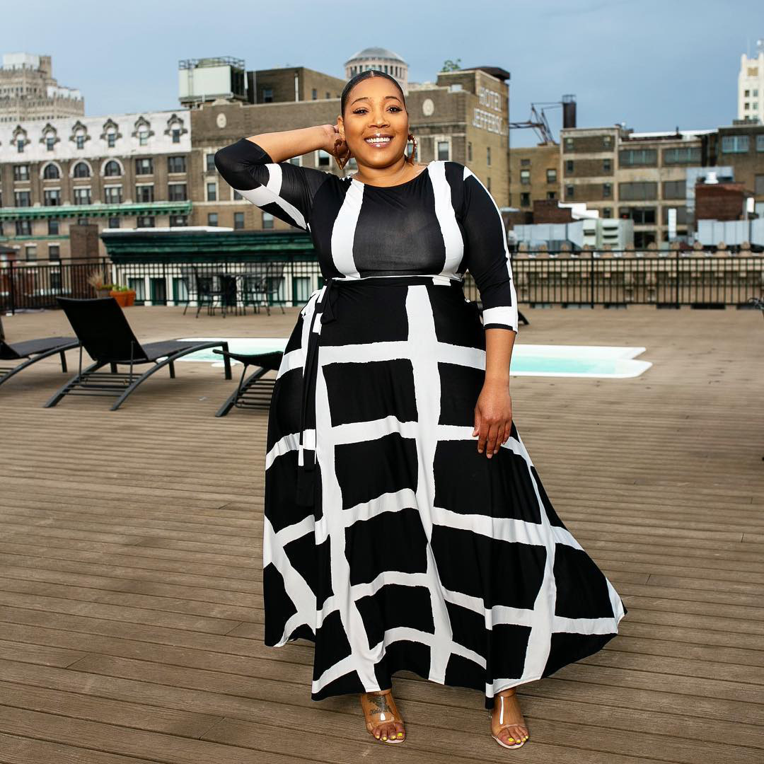 2025ins Plus Size Womens Fashionable Striped Printed Five Quarter Sleeve Dress