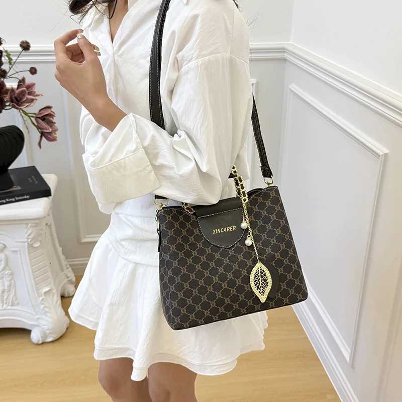 Valentines Day Special New Large - Capacity Womens Bag - Stylish Versatile for Commuter Handheld/Crossbody Direct SaleW251106