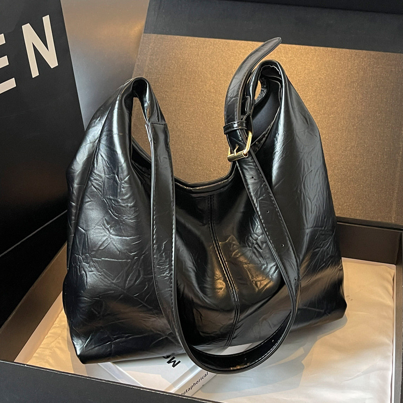 2025S Designer Women S Bag Single Shoulder Tote Summer New Trend Fashion Versatile Casual Commuting Underarm Bag