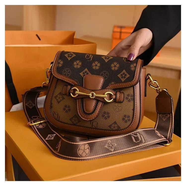 2025High - End Womens Bag Retro Saddle Bag with Fashion - Printed Small Square Design Versatile Shoulder and Crossbody BagW251106