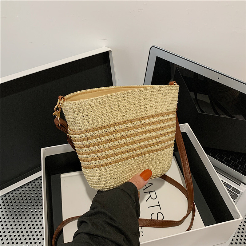 2025S Designer Women S Bag Grass Woven Women S Summer Ins Style New Beach Outdoor Travel Vacation Bucket Crossbody Bag