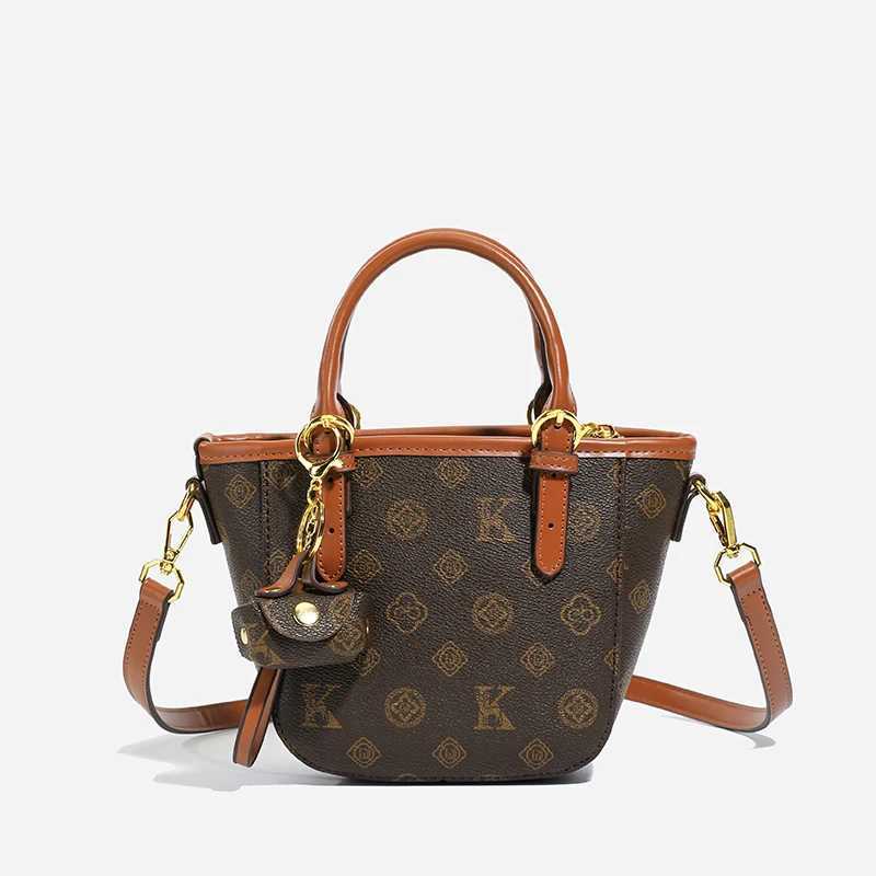 Classic Leather Shoulder Bag For Women By Top Luxury Designer Elegant Messenger Design With Zipper Closure HandbagsW251106