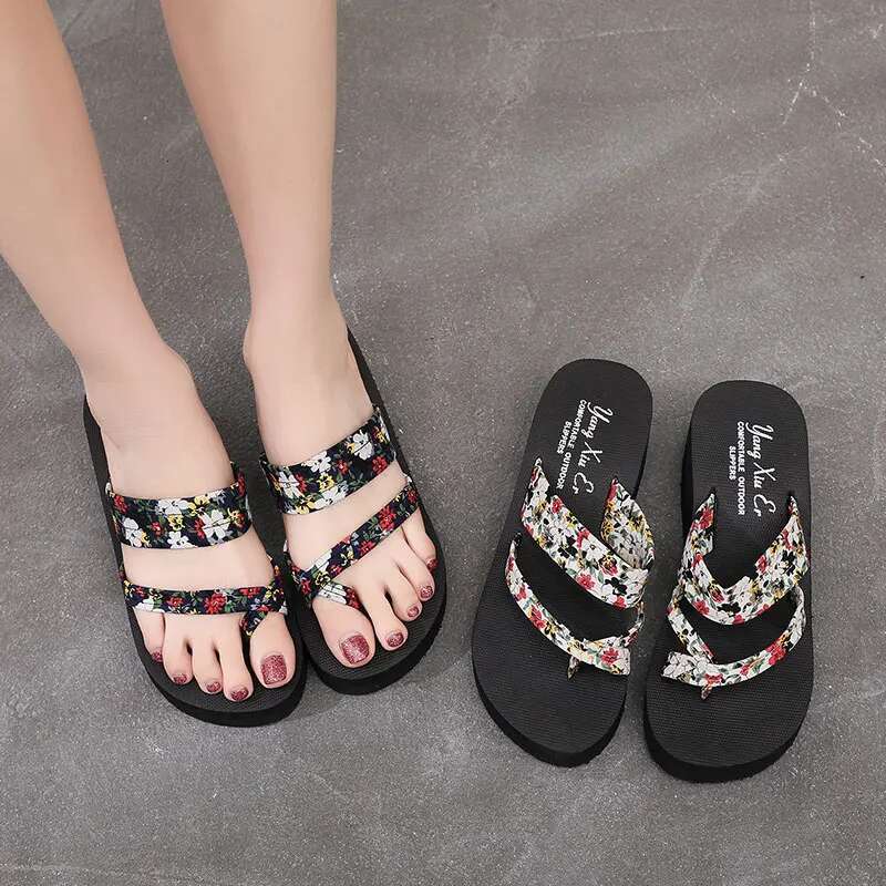 2025 Summer New Toe Protective Slippers Women's Shoes 2.1-inch Slope Heel Designer Fashion Sandals Beach Slippers Comfortable