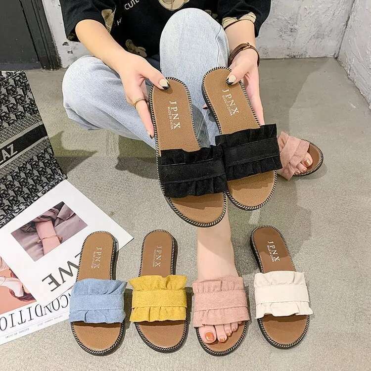 2025 Summer New Women's Lace Flat Heel Slippers Casual Sandals Student Designer Fashion Flat Bottom Beach Shoes