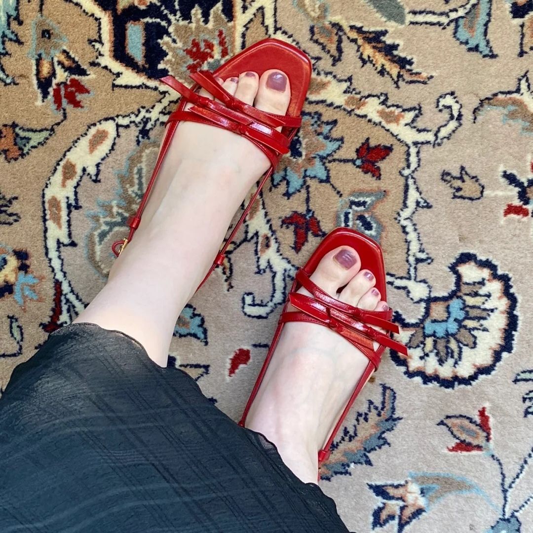 2025S Designer Women's Sandals Sandals For Women Summer Low Heel New Fashion Korean Niche Design Woven Ribbon Bow Flat Beach Shoes