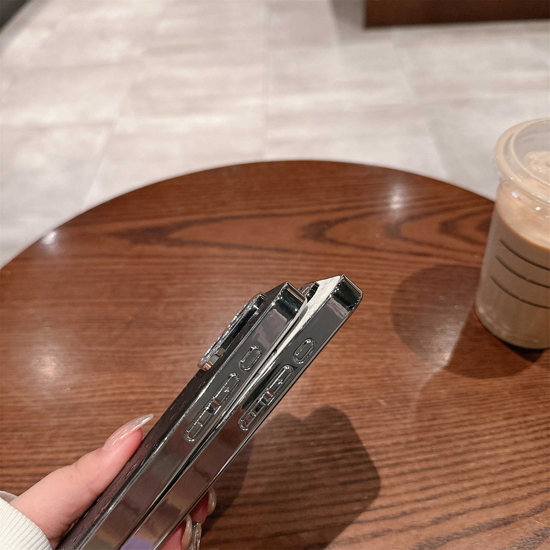 Electroplated Compatible iPhone 17 Case 15 Case Flowing Light Embossed XS Luxury Full Coverage 1314 Protective Case J251202