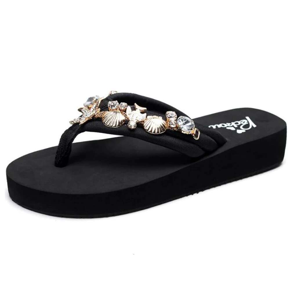 2025 Summer New Women's Sandals Water Shoes Outdoor Beach Designer Fashion Slippers Rubber Sole Anti slip