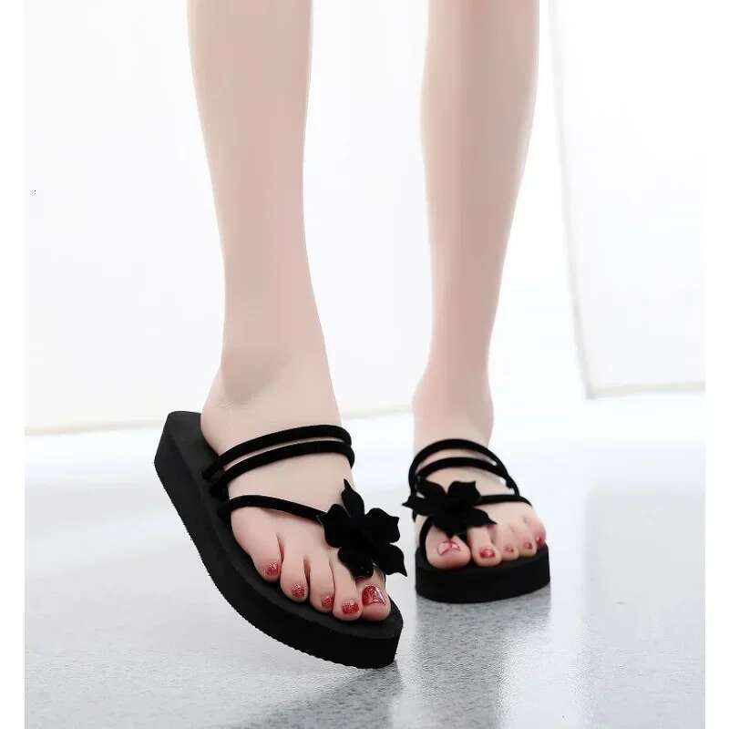 2025 Summer New Women's Slope Heel Sandals Outdoor Leisure Flip Cover Travel Designer Fashion Beach Slippers High Heels Women's Slippers