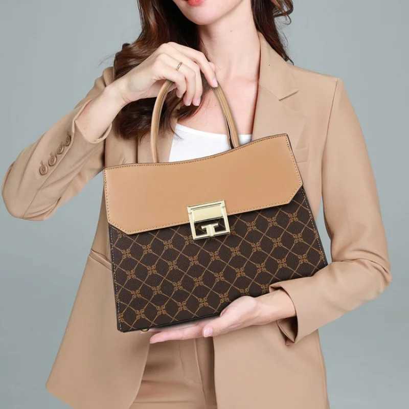 Famous Designer Ladies Shoulder Bag Premium Leather Handbag In Classic Elegant Style Luxury FashionW251106