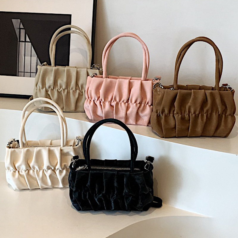 2025S Designer Women S Bag Folded Cloud Women S Versatile Chain Tide Spring Summer New Handbag Small Cross Body Bag