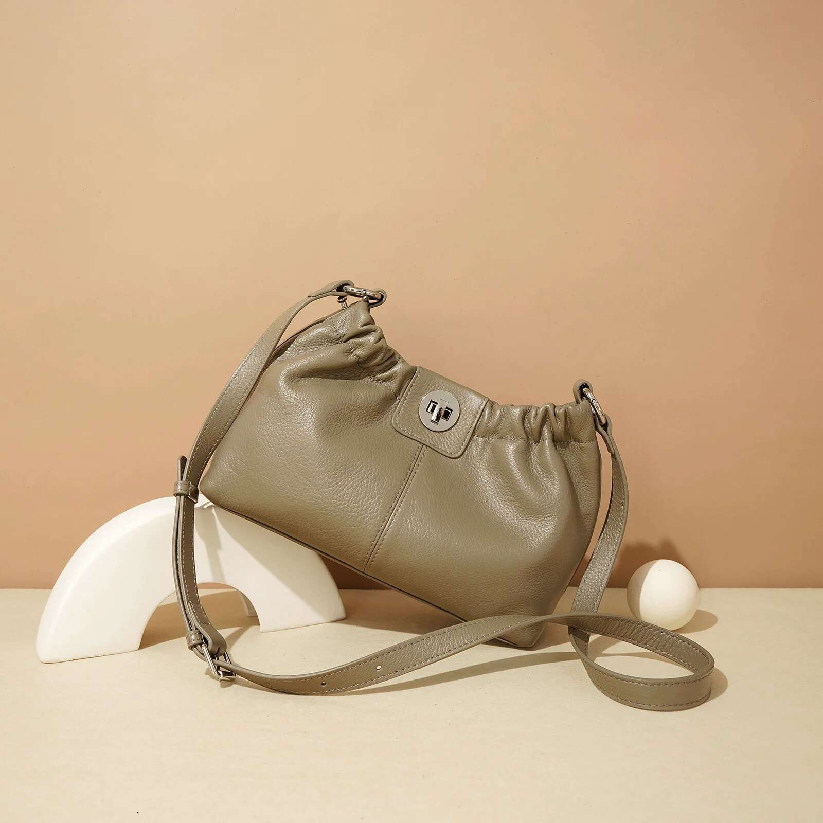 New Soft Leather High-Grade Pleated Underarm Shoulder Bag Niche Design Fashion Lock Ladies Handbag