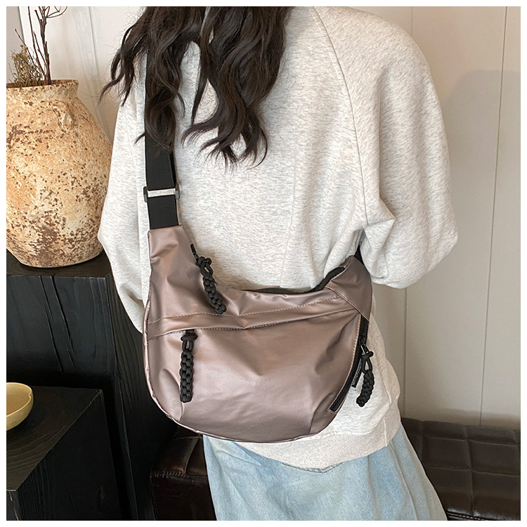 2025S Designer Women S Bag Workwear Style Women S Shoulder Oxford Cloth Ins Canvas Street Large Capacity Artistic Leisure Travel Dumpling Bag