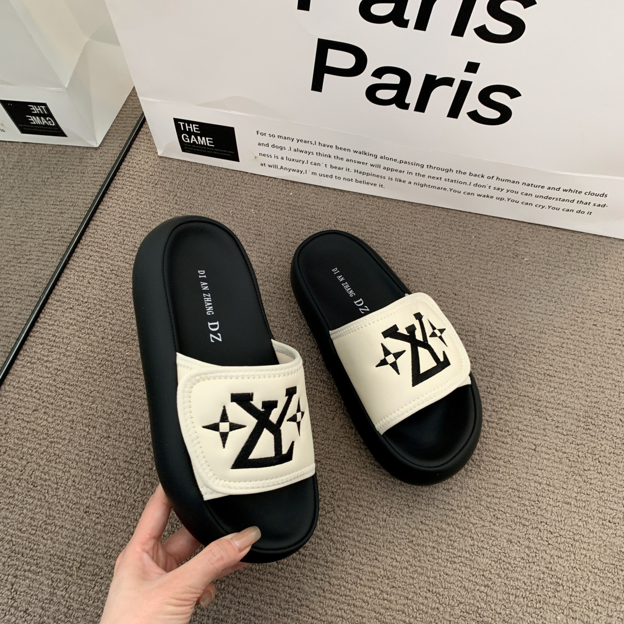 Free shipping designer women's summer super soft cool slippers, thick-soled flip-flops, Korean version, trendy and trendy outerwear half-slippers