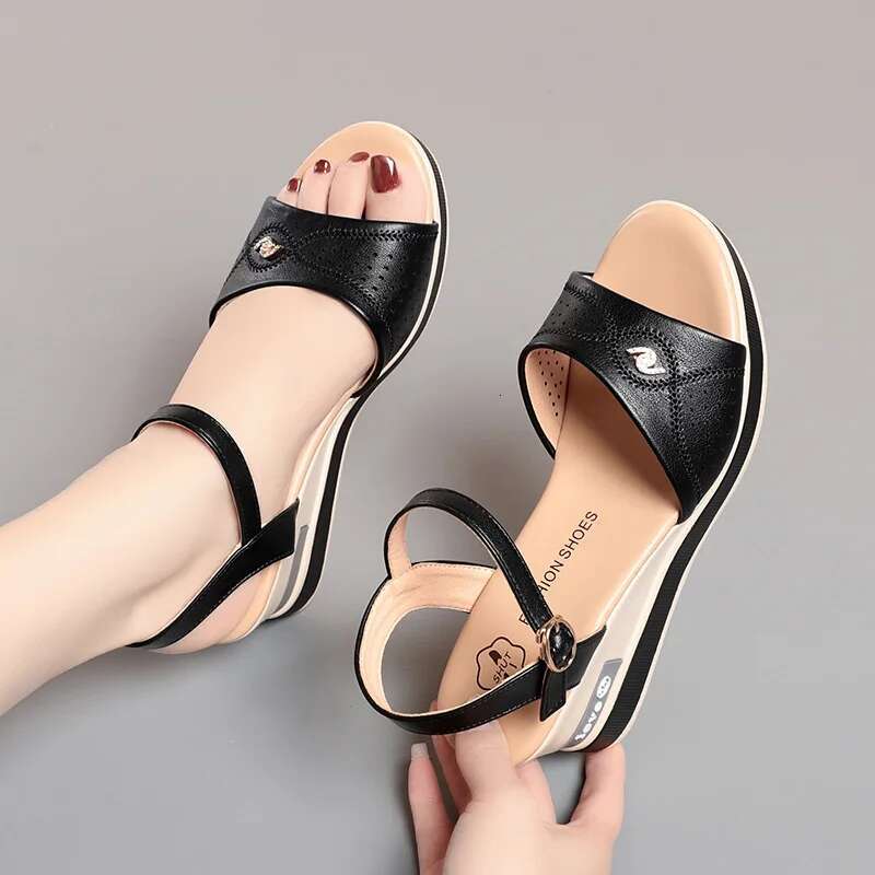 2025 Summer New Women's Sandals Casual Designer Fashion Flat Shoes Genuine Leather Women's Wedge Soft Bottom Comfortable Butterfly Hollow Br