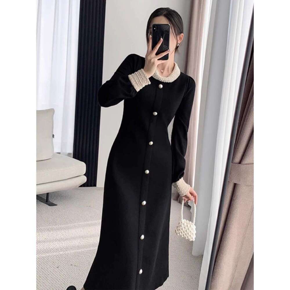 European Station Hepburn Style Long Little Black Elegant and Professional Socialite Atmosphere Knitted Dress 2025 Autumn Winter New Model