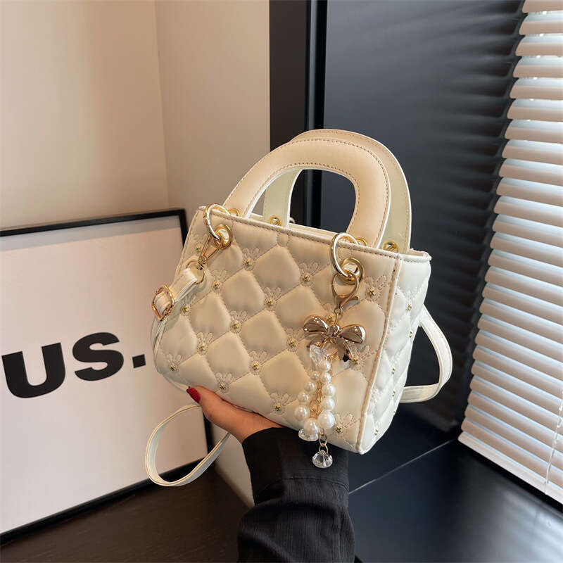 High-End French Style Niche New Trendy Fashion Quilted Pearl Handbag Single Shoulder Crossbody Princess Diana Bag