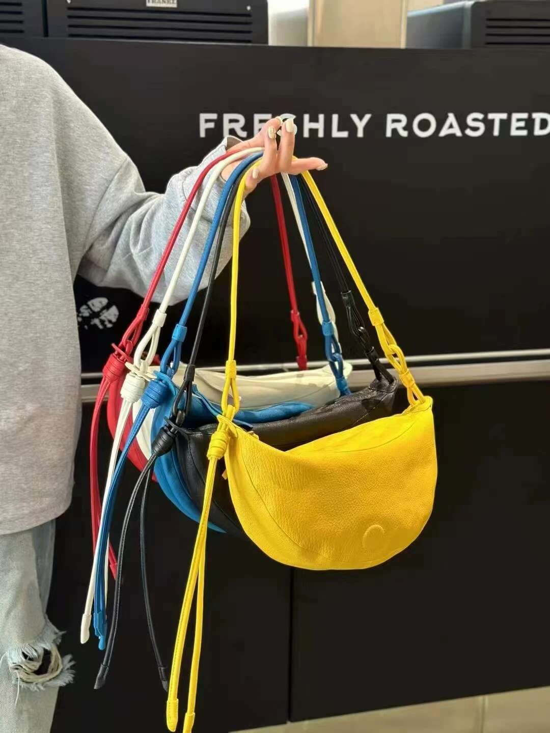 Ins Small Niche Cow Horn Dumpgs Hobos Soft High-End Goatskin Saddle 2025 Genuine Leather Women Shoulder Bag Yellow