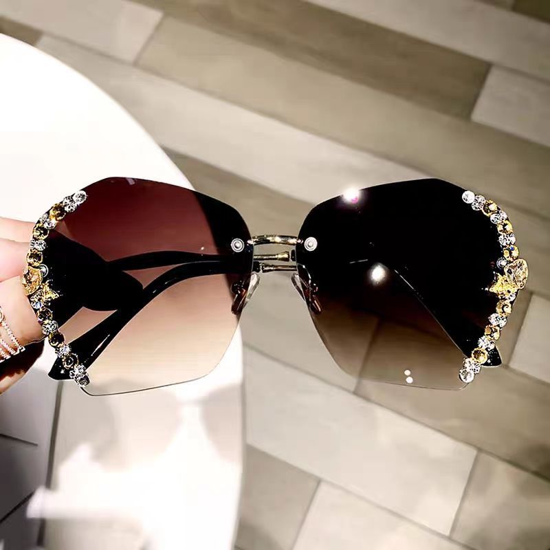 UV-Protective Women's Rhinestone Bee Eyewear - Large Frame Fashion Glasses