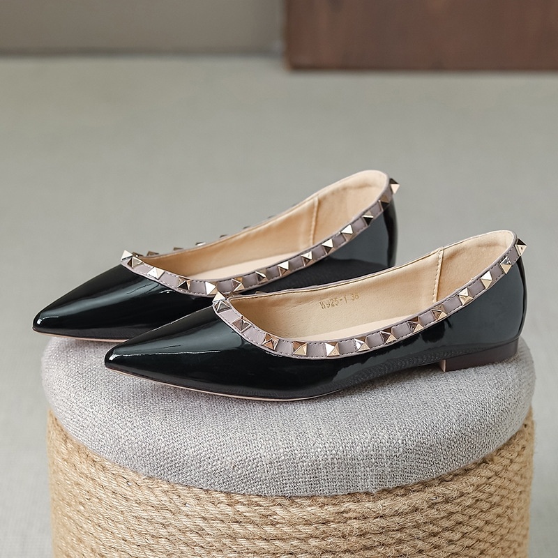free shipping 2025new designers sandals for womens ladies Sharp rivet flat bottom soft bottom raised inside fashionable casual versatile size 35-43 fo