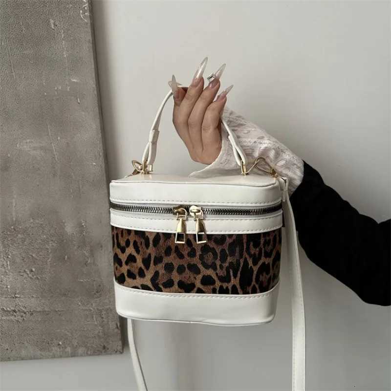 Fashionable Crossbody Bag For Women Inspired By Luxury Brands With Leather And Classic DesignW251106