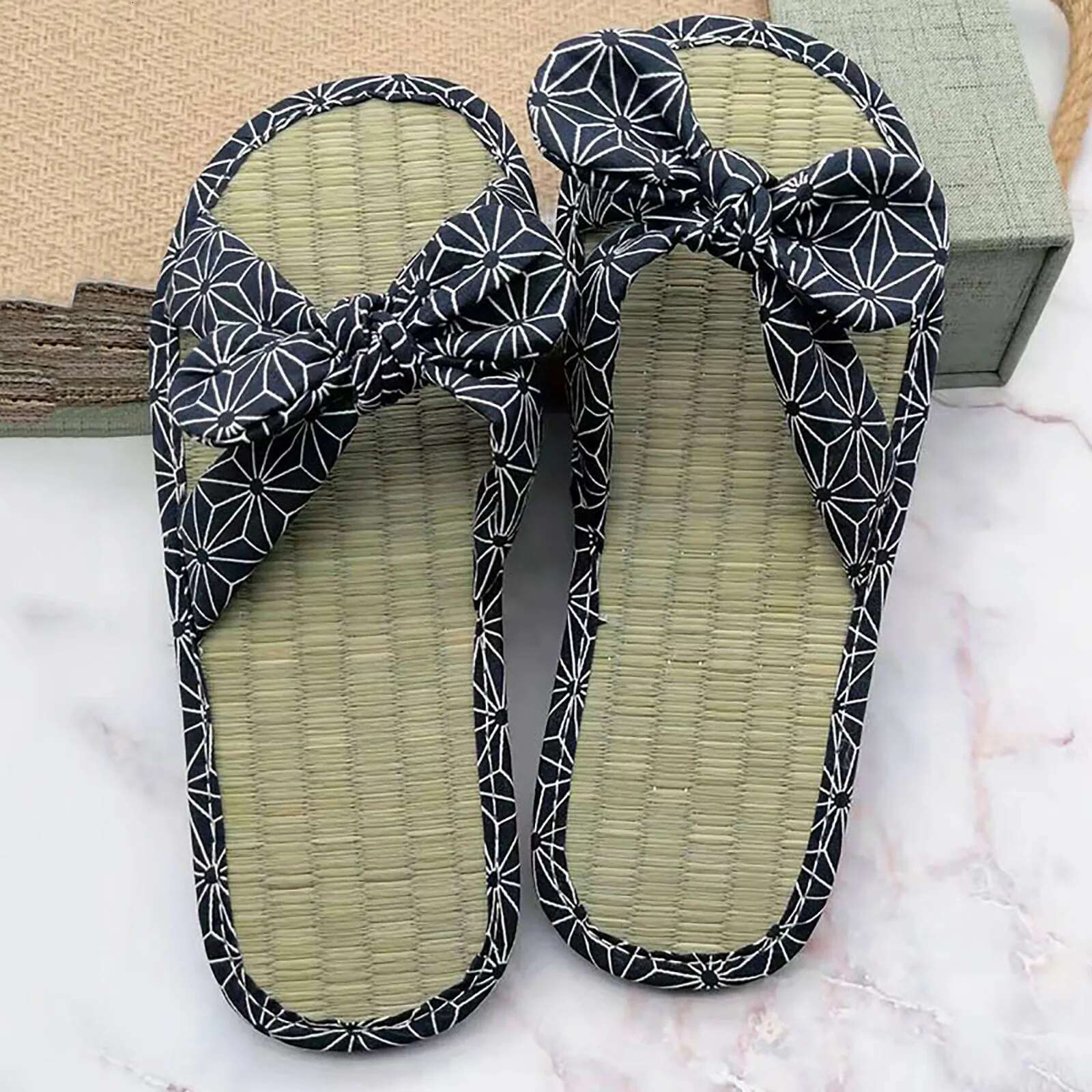 2025 Summer New Flat Shoes Comfortable and Anti slip Designer Fashion Sandals Silent Rattan Flip Tacones