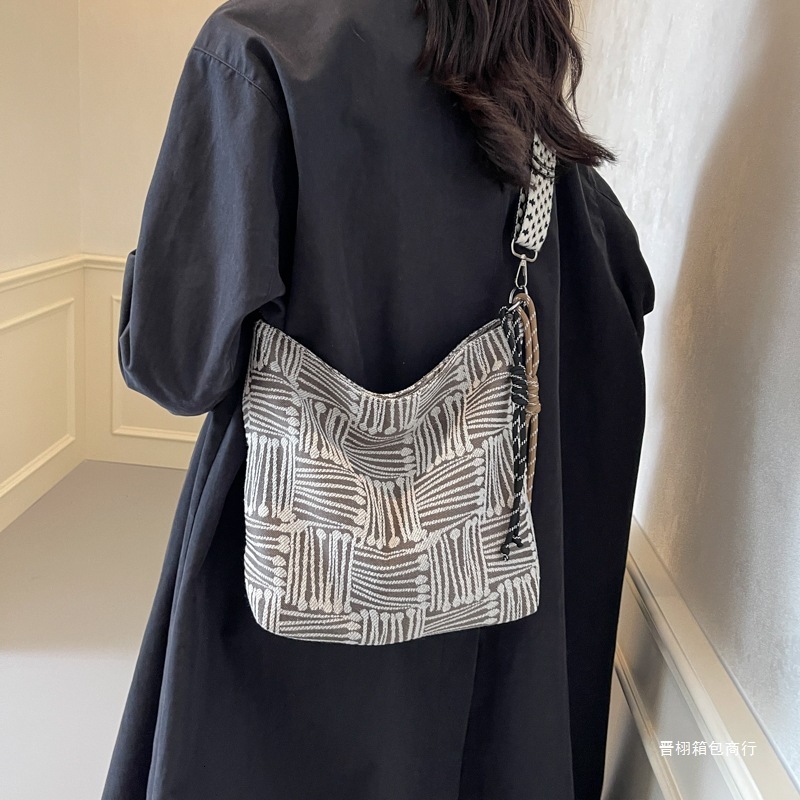 designer bag women's large capacity wide strap single shoulder crossbody bag niche autumn and winter canvas bag coachtotebag