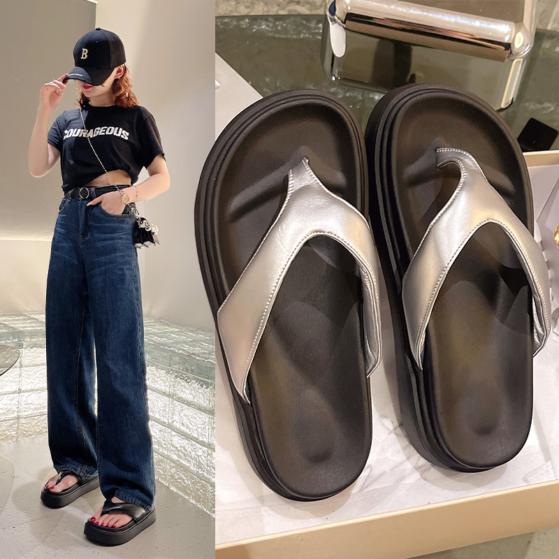 Thick soled slippers free Shipping Soft soled sandals Designer Flip-flop sandals Female external wearing clip toe slippers hot