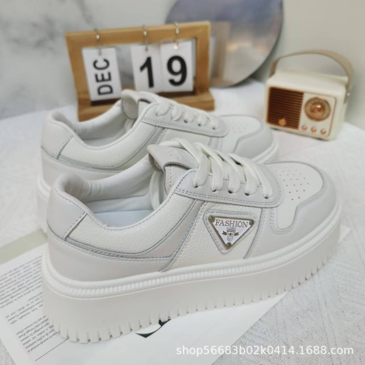 designer shoes new Women's thick-soled white sneakers versatile skateboard shoes, fashionable height-increasing casual shoes