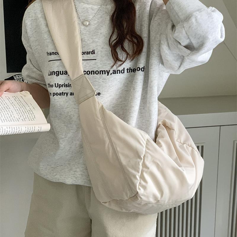 Designer Nylon Single Shoulder Crossbody Casual Dopamine Large Capacity Female Niche Fashion Dumpg Bag 2025s Hot