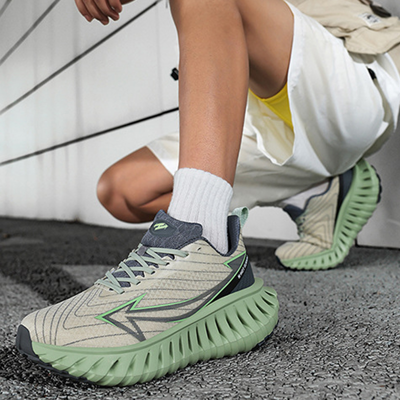 Men's shoes mesh breathable sports shoes Outdoor soft sole lightweight sneaker for teenagers running training trendy shoe