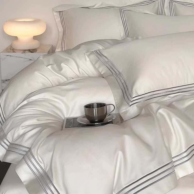 Designer Luxury 1000TC Egyptian Cotton Solid Color Hotel Style Embroidery Bedding Set Duvet cover Set Flat/Fitted Bed Sheet Pillowcases Y251106