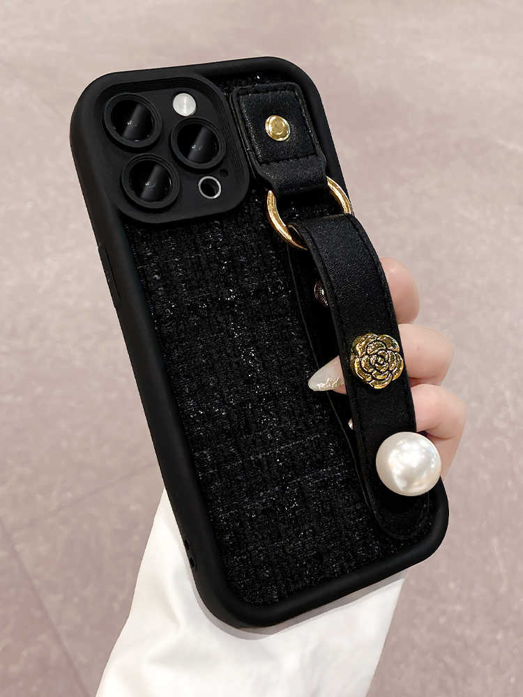 Autumn Winter Velvet Small Fragrance Camellia Wrist Strap Compatible with iPhone 15 Pro Max Phone Case Mate 60 J251202