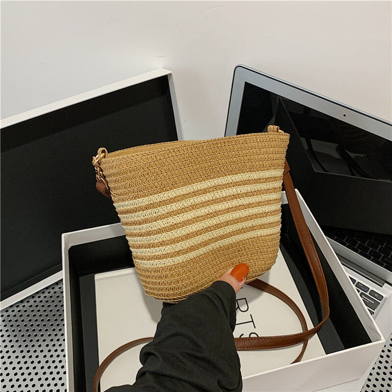 2025S Designer Women S Bag Grass Woven Women S Summer Ins Style New Beach Outdoor Travel Vacation Bucket Crossbody Bag