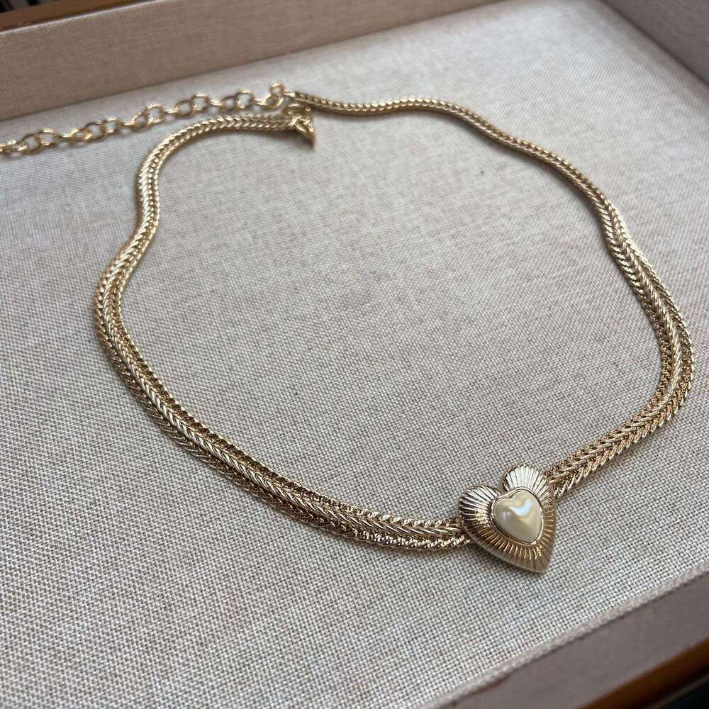 Original Light Titanium Heart-shaped Earrings Mother-of-pearl Collarbone Chain Vintage Old Money Style Necklace Melad S925 Silver Needle Earring Stud 