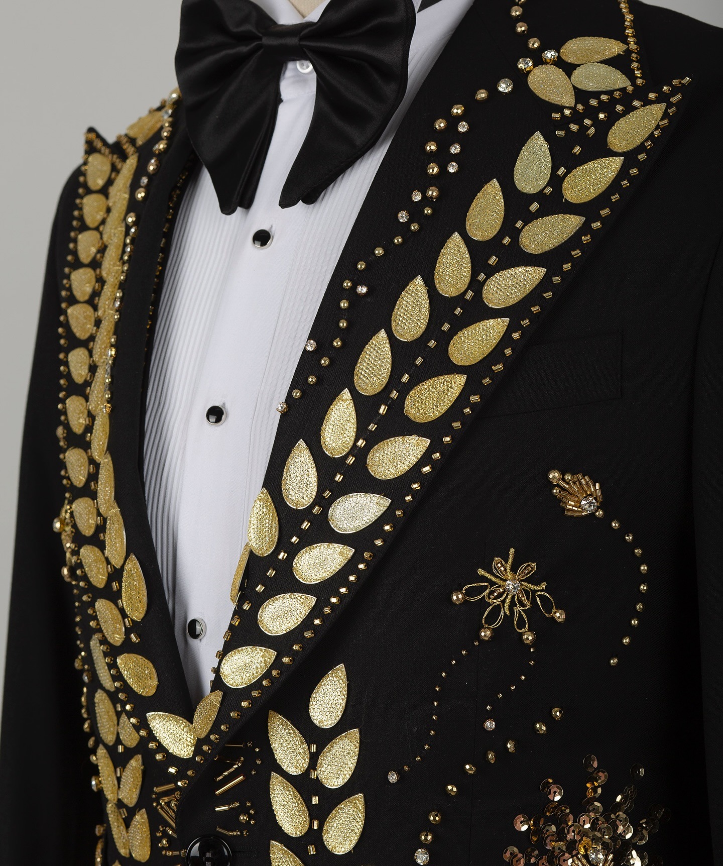 Tailor Made Men Suits 3 Pieces Crystal Beading Peaked Lapel Formal Wedding Groom Tuxedos Business Black Pants Set Customized